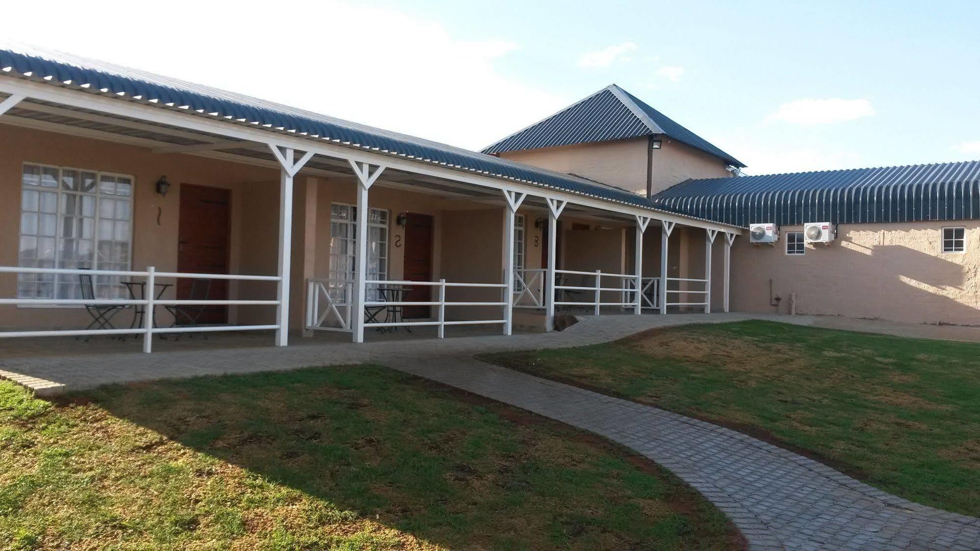 Bona Bona Game Lodge Wolmaransstad Bagian luar foto